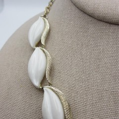 Vintage Lucite Necklace Thermoset Leaf White Gold Tone 15 Inch