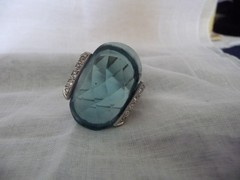 SILVER TONE LRG FACETED SKY BLUE CENTER STONE W FAUX DIAMONDS SZ 6 RING #19/26