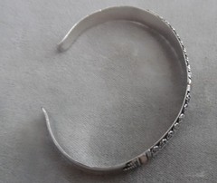 BEAUTIFUL CUFF BRACELET 3 18KT BAR DESIGN ACROSS TOP