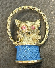 Gerry’s Vintage Kitten Cat Blue Enamel Basket Pin Pink Rhinestone Eyes Gold Tone