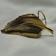 Vintage Leaf Gold Tone Textured Scarf Clip Clasp with Strong Clasp JM5