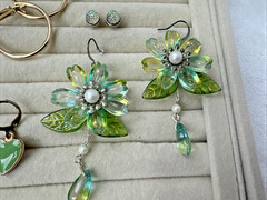 6 Pairs Gold Tone Green VTG Pierced Earrings LOT Enamel 1980s 1990s modern y2k