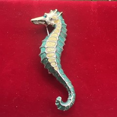 Vintage AAI Sea Horse Brooch Silver Tone Metal Green Yellow Enamel 2 1/4”