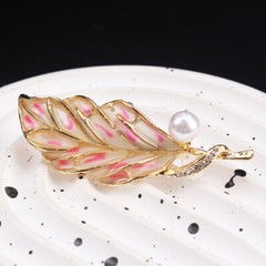 High-end Design Dripping Oil Creative Transparent Pink Geometric Leaf Brooch