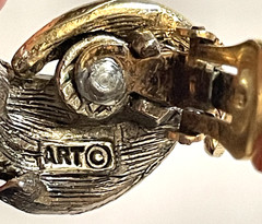 ART MODE ART Clip-On Earrings Silver & Gold Tone Swoosh Feather DECO REVIVAL Vtg