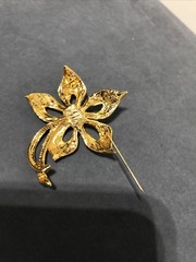 AAI Vintage Flower Pin Brooch White Faux Pearl Gold Tone Signed 1990s