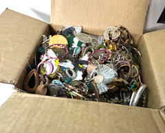 15.8 Pounds Pierced Vintage To Fashion Mixed Metals Earrings Jewelry Lot #69