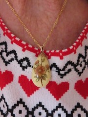 Vintage 1980’s Flower Motif Drop Dangle Necklace