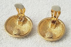 Vintage 1980’s 1990’s Heavy Cream Enamel Goldtone Gold Tone Clip On Earrings NEW