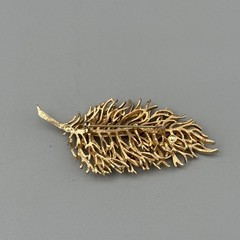 Coro Brooch Signed Textured Feather Leaf 1960’s Gold Tone Layers beautiful