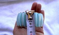 Vintage Style Blue Stretch Bracelet – Gold Tone Elastic Band