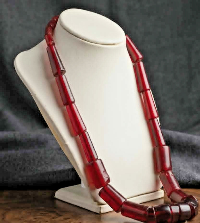 RARE VINTAGE GRADUATED BEAD NECKLACE
