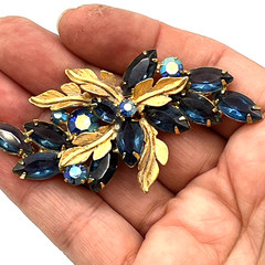 Simulated Sapphire Navette Rhinestone Brooch Gold Tone 3″ Vintage