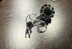 Vintage Jet Black Rhinestone Silver Tone Flower Ladies Brooch Pin