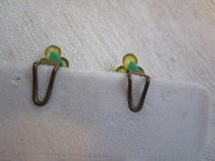 Unique VTG plastic Clip Earrings, push on yellow leaves, grapes clips FE25-33