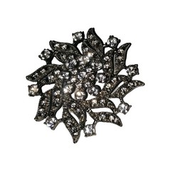 Star Like Pin Brooch With Rhinestones 2″ In Diameter Very Pretty No Brand