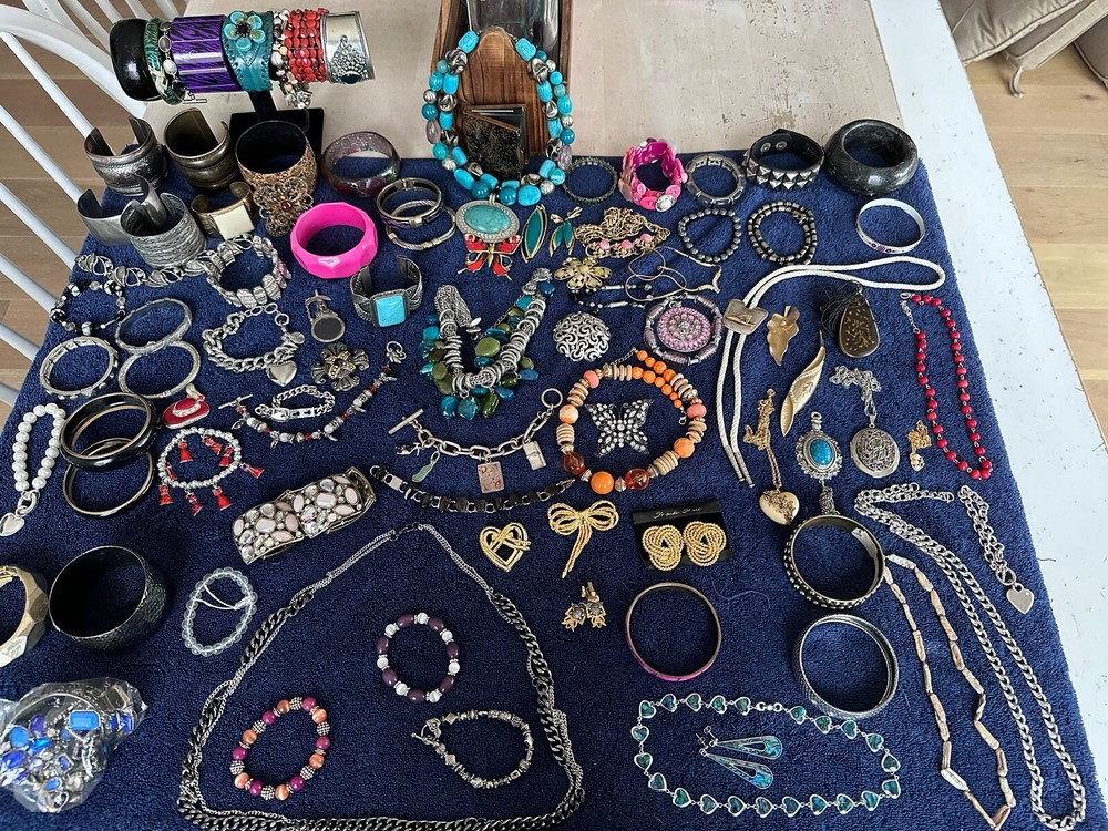 Vintage Jewelry Lot; Wear, Craft & Repair To Excellent Approx 100 Pieces