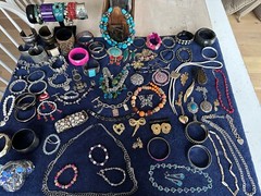 Vintage Jewelry Lot; Wear, Craft & Repair To Excellent Approx 100 Pieces