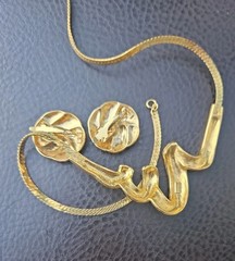 Trifari Pink Gold Swirl Necklace With Clip On Earrings
