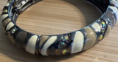 Vtg Joan Rivers Creamy Beige Enamel Rhinestones Gun Metal Tone Stretch Bracelet