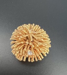 Vintage Round Goldtone Sea Anemone Pin w/ Rhinestone Marked B 127P