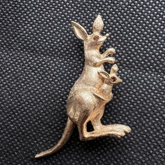 1975 VINTAGE AVON FASHION ACCENTS IN JEWELRY Kangaroo Gold-tone Pin 2.0 in