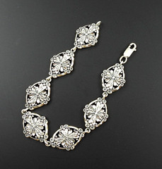 Vintage Signed M 925 Sterling Silver Diamond Cut Flower Link Bracelet 7.5″