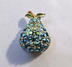 Vintage 1960’s Peacock Blue Green AB Iridescent Brooch Pin Pear Shaped EUC