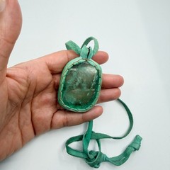 VTG Boho Leather Wrapped Green Stone Pendant Necklace Artisan Jewelry