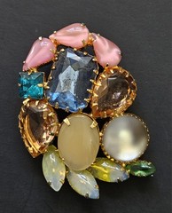 Vtg JULIANA D&E Cluster Faceted Multicolor Rhinestone Brooch & Clip-On Earrings