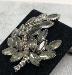 Vintage 1950s-1960s Smoky Gray AB Rhinestone Floral Spray Leaf Brooch 22g Estate