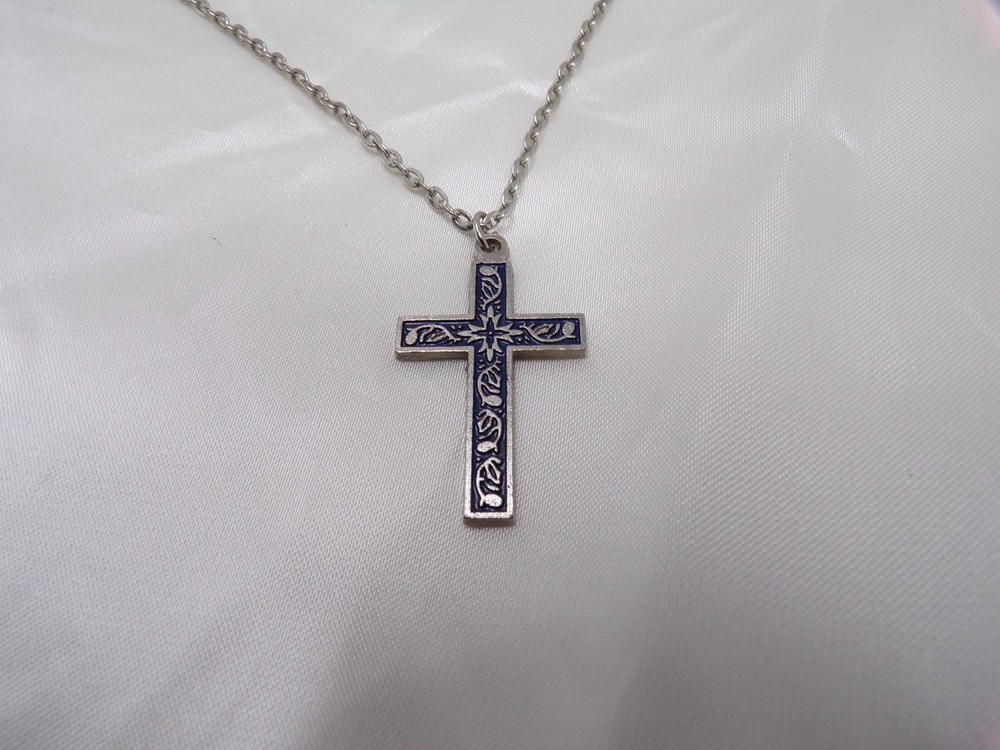 Vtg very nice silver tone chain w engraved blue cross necklace 747-14