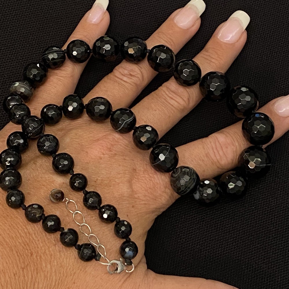 LOVELY ESTATE STERLING SILVER HAND KNOTTED FACETED ONYX 16mm BEAD NECKLACE 22”
