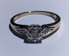 Vintage Prouds 9K Yellow & White Gold Ring w/ 3x Diamonds Size P (17.75 mm) 1.8g