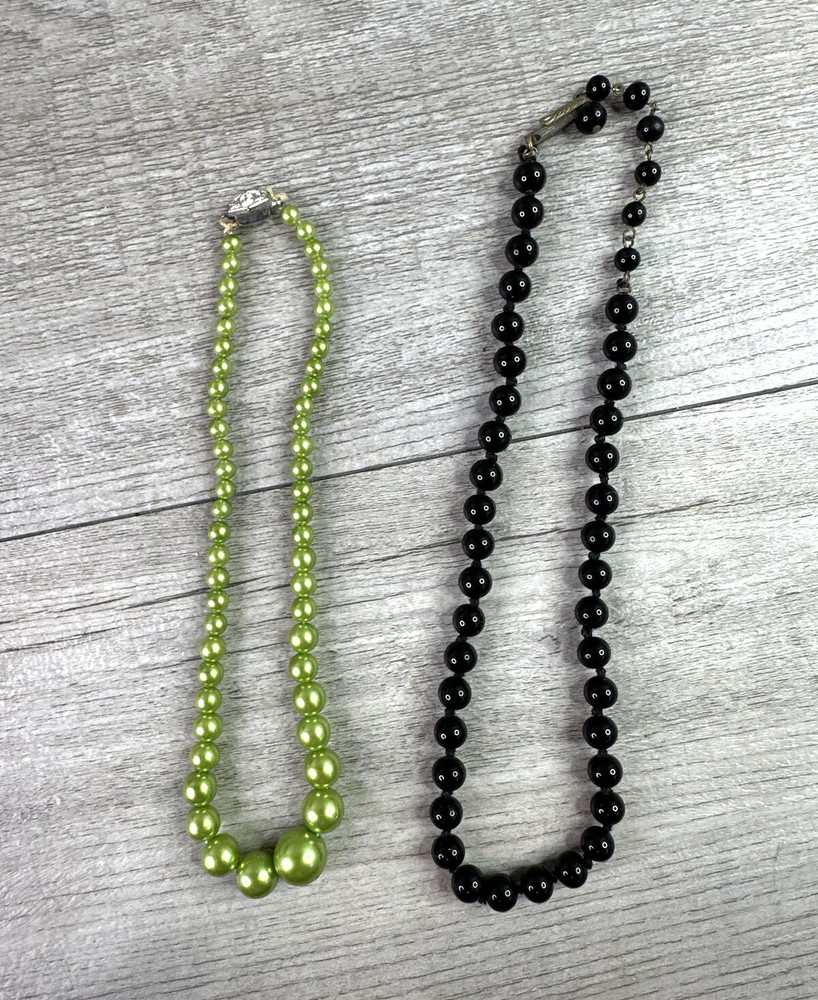 Vintage Unbranded Lot Of 2 Faux Pearl/Bead Necklaces 1 Green 1 Black