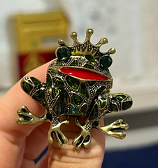 Vintage Frog Brooch Pin Green Rhinestone Eyes Gold Tone Animal Coat Scarf Gift N