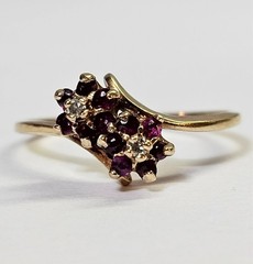 vtg 10K Yellow Gold Ring Sz 8.75″ w 2 Flower 12 Rubies & 2 Diamonds Dainty-2.67g