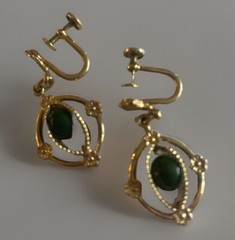 AMCO 14KT Gold Overlay Green Nephrite In A Cage Dangle Screw Back Earrings Bx15