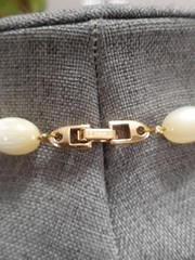 Napier champagne moonglow lucite bead necklace w/Chevron enamel pendant 24″