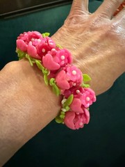Vintage Hot Pink flower bracelet stretch Fairycore Hong Kong plastic size M