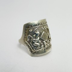 Asian Ceremony Motif Design Sterling Silver Ring Size 9 (4.49g)