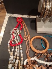 VTG costume jewelry lot Sell As Pictured Can Some Pieces Missing/broken (7)2