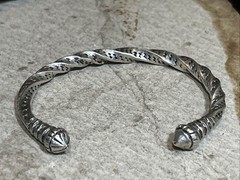 55. Vintage 925 Sterling Trinidad Cone end Twist Cuff bracelet 30.4g. 6 3/4′