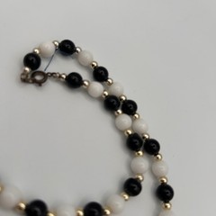 Vintage Black White Graduated Bead Necklace Gold Tone Spacers Single Strand 24″