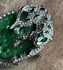Beautiful Vintage KENNETH LANE Asian Leopard Jade Glass Rhinestone Brooch/Pin