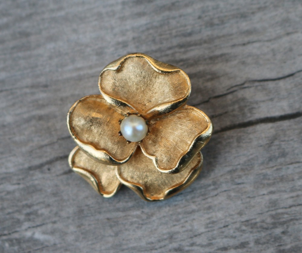Lovely Vintage 1955 Francois Signed Pearl Floral Gold Tone Brooch/Pin