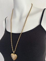 Vintage 1928 Jewelry Gold Tone Etched Floral Heart Locket Pendant Rope Necklace