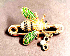 Rhinestone Bumble Bee Brooch Pin Goldtone Metal 2 1/8th” Wide