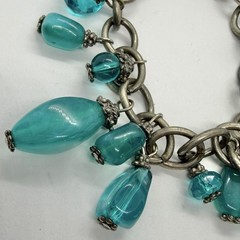 Vtg Bold Teal Resin Chunky Bead Charm Chain Cha Cha Statement Bracelet 7.5 Inch