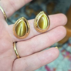 Vintage Roman Gold Tone Glass Cat Eye Tiger Eye Teardrop Pierced Earrings